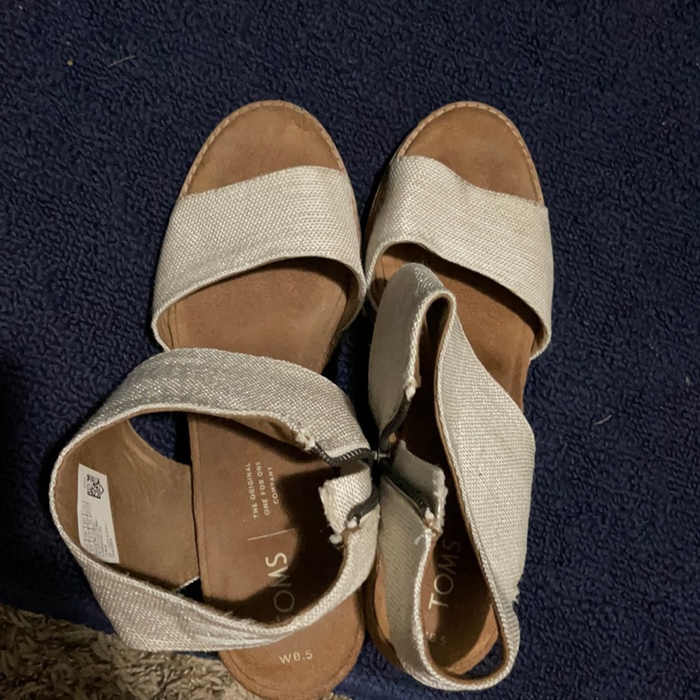 Toms beige sandals in very good condition